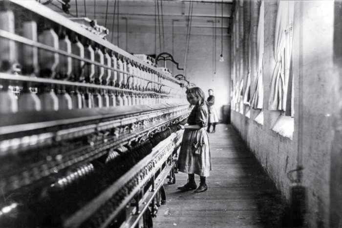 La chica de la fábrica de algodón (Lewis Hine, Estados Unidos, 1908)