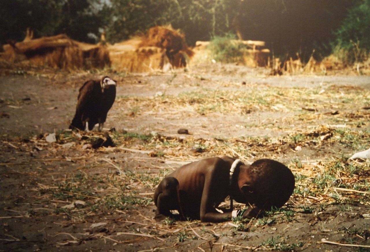 Niño acechado por un buitre - Kevin Carter - 1993
